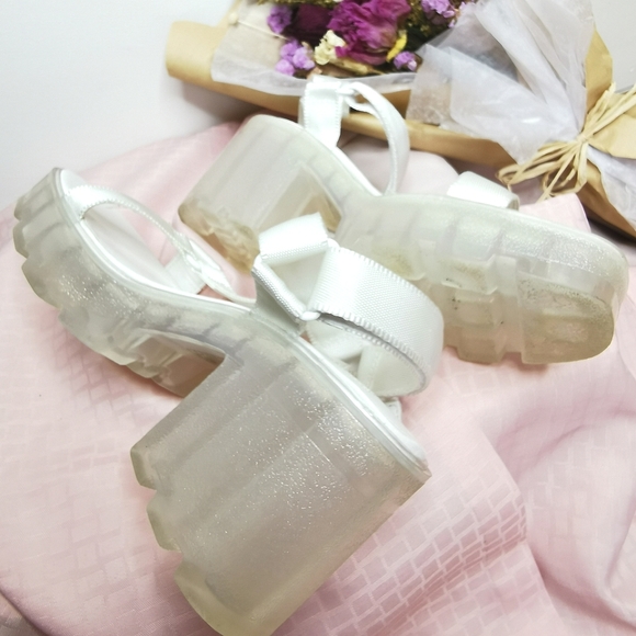 Platform heels - Picture 3 of 3